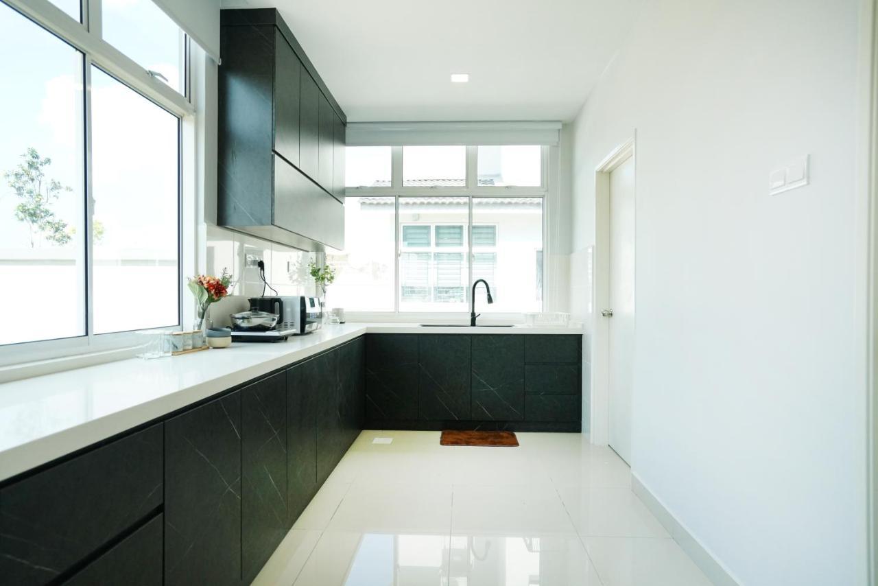 Ktv Classical Elegant Style By Joyfully 2m2 * Desaru